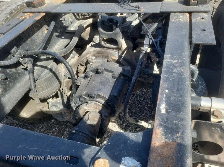 image for item EJ7995 2005 Kenworth  T600 Aerocab semi truck