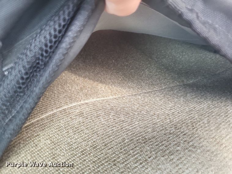 image for item EJ7995 2005 Kenworth  T600 Aerocab semi truck