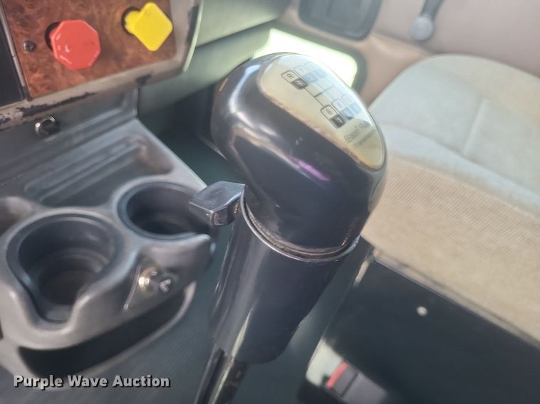 image for item EJ7995 2005 Kenworth  T600 Aerocab semi truck