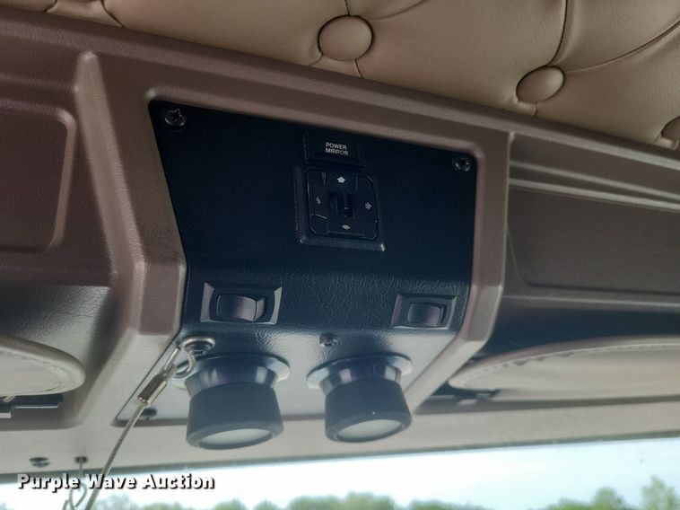 image for item EJ7995 2005 Kenworth  T600 Aerocab semi truck