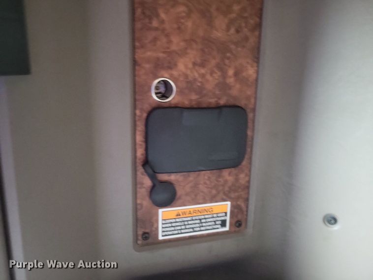 image for item EJ7995 2005 Kenworth  T600 Aerocab semi truck