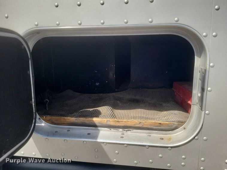 image for item EJ7995 2005 Kenworth  T600 Aerocab semi truck