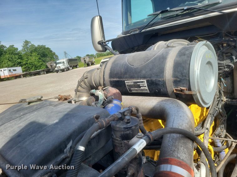 image for item EJ7995 2005 Kenworth  T600 Aerocab semi truck