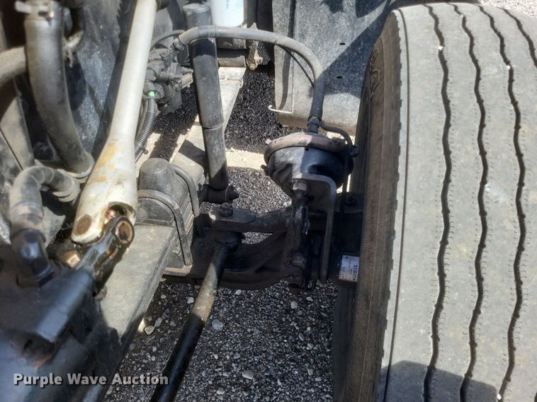 image for item EJ7995 2005 Kenworth  T600 Aerocab semi truck