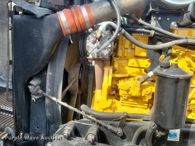 image for item EJ7995 2005 Kenworth  T600 Aerocab semi truck