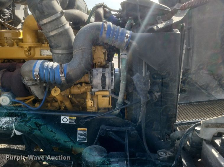 image for item EJ7995 2005 Kenworth  T600 Aerocab semi truck