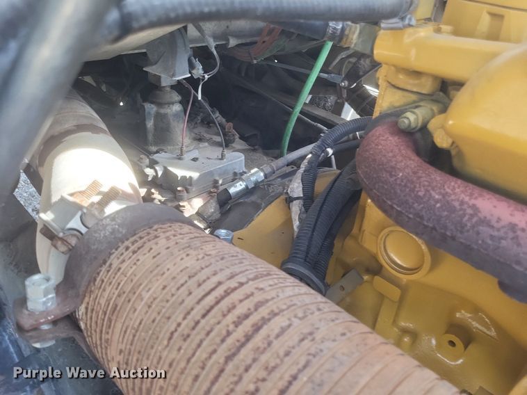 image for item EJ7995 2005 Kenworth  T600 Aerocab semi truck