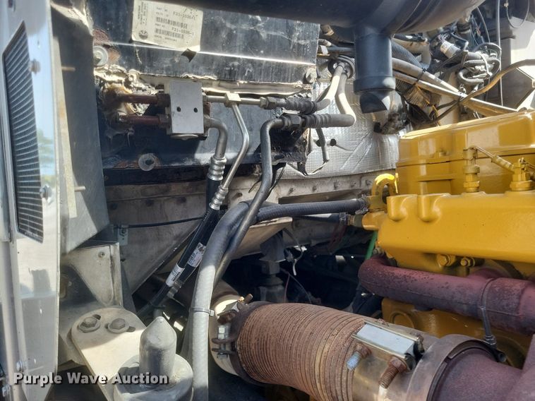 image for item EJ7995 2005 Kenworth  T600 Aerocab semi truck