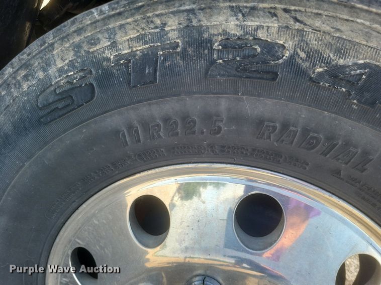 image for item EJ7995 2005 Kenworth  T600 Aerocab semi truck