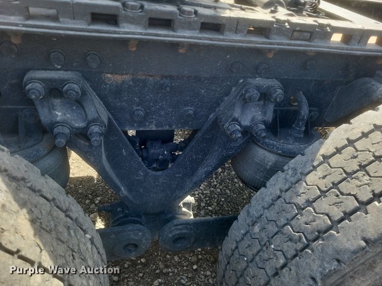 image for item EJ7995 2005 Kenworth  T600 Aerocab semi truck