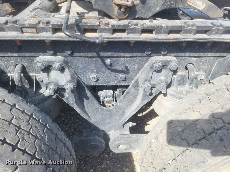 image for item EJ7995 2005 Kenworth  T600 Aerocab semi truck