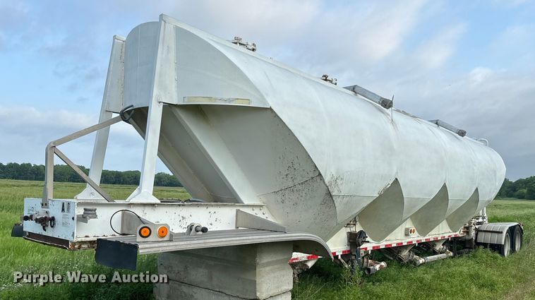 image for item EK1351 1978 Fruehauf pneumatic dry bulk trailer