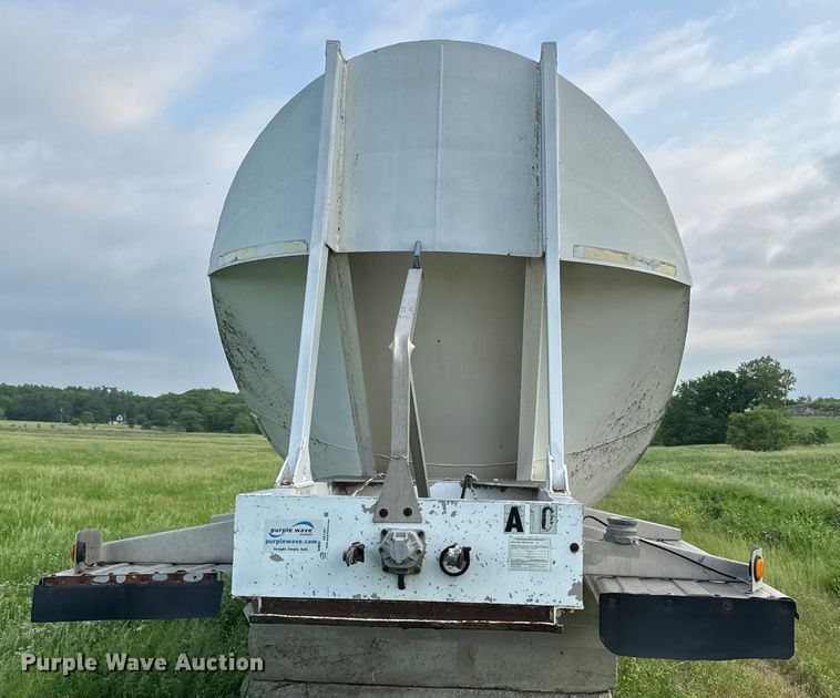 image for item EK1351 1978 Fruehauf pneumatic dry bulk trailer