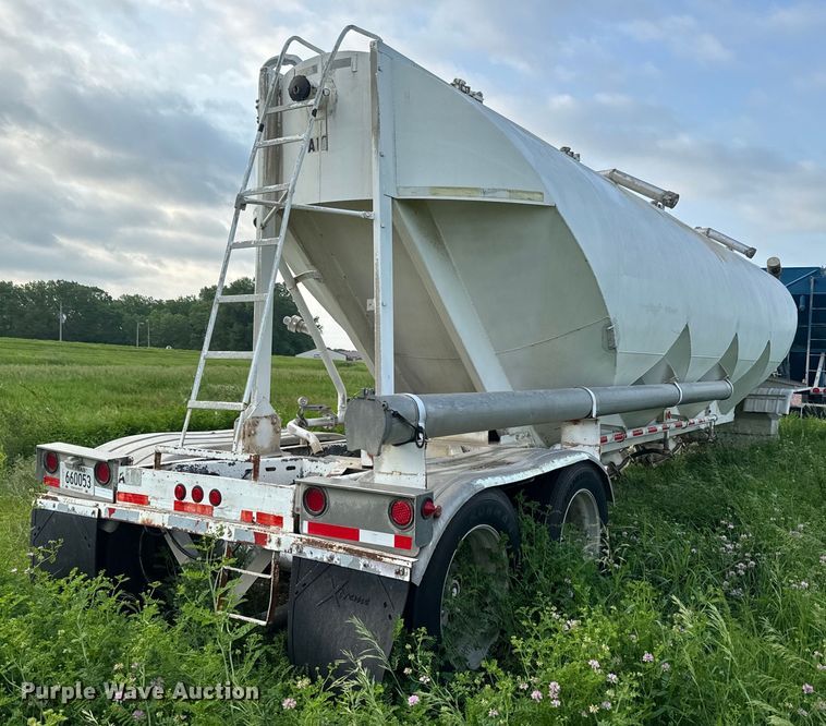 image for item EK1351 1978 Fruehauf pneumatic dry bulk trailer