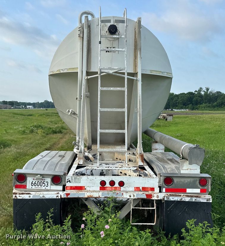 image for item EK1351 1978 Fruehauf pneumatic dry bulk trailer