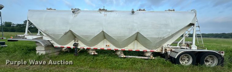 image for item EK1351 1978 Fruehauf pneumatic dry bulk trailer