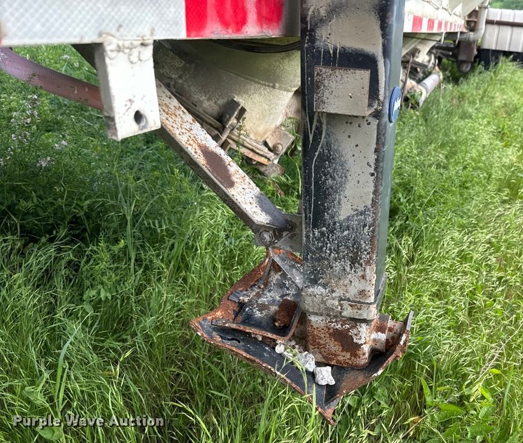 image for item EK1351 1978 Fruehauf pneumatic dry bulk trailer