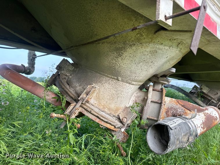 image for item EK1351 1978 Fruehauf pneumatic dry bulk trailer