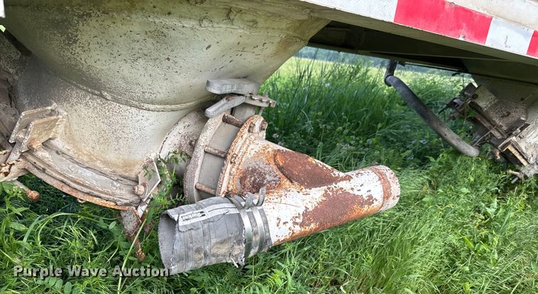 image for item EK1351 1978 Fruehauf pneumatic dry bulk trailer