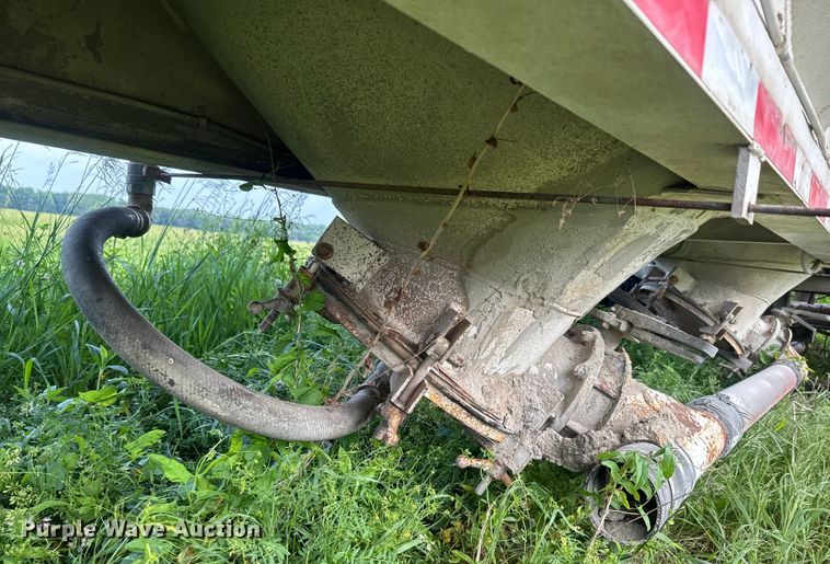 image for item EK1351 1978 Fruehauf pneumatic dry bulk trailer