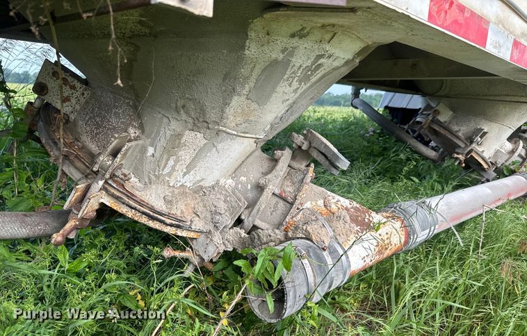 image for item EK1351 1978 Fruehauf pneumatic dry bulk trailer