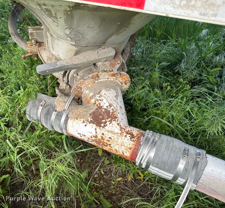 image for item EK1351 1978 Fruehauf pneumatic dry bulk trailer