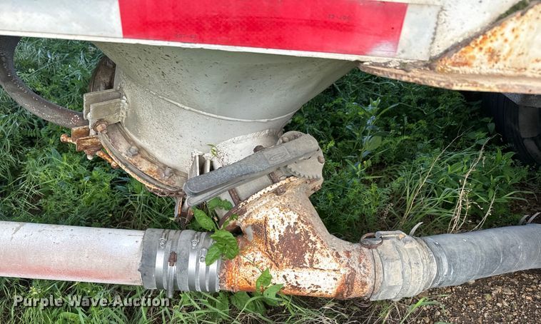 image for item EK1351 1978 Fruehauf pneumatic dry bulk trailer