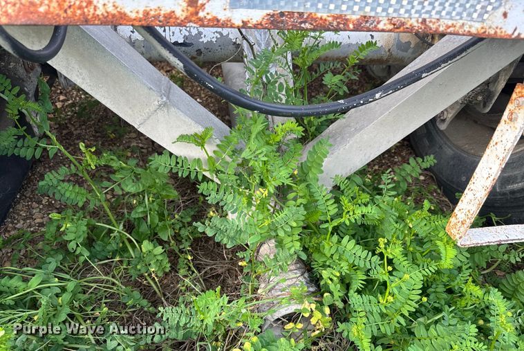 image for item EK1351 1978 Fruehauf pneumatic dry bulk trailer