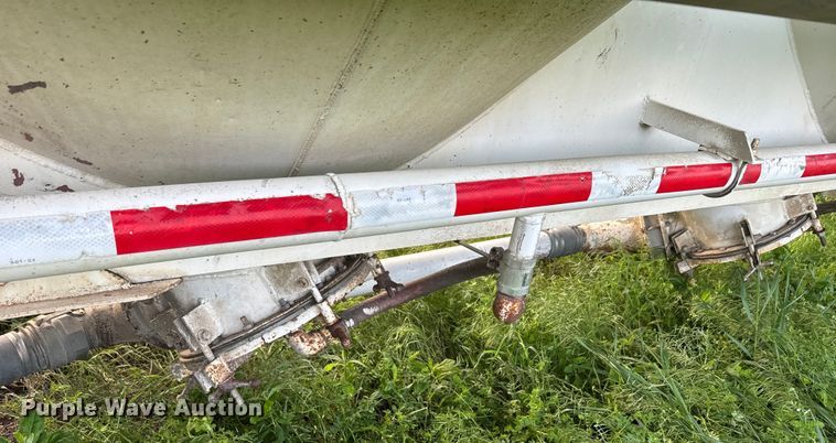 image for item EK1351 1978 Fruehauf pneumatic dry bulk trailer