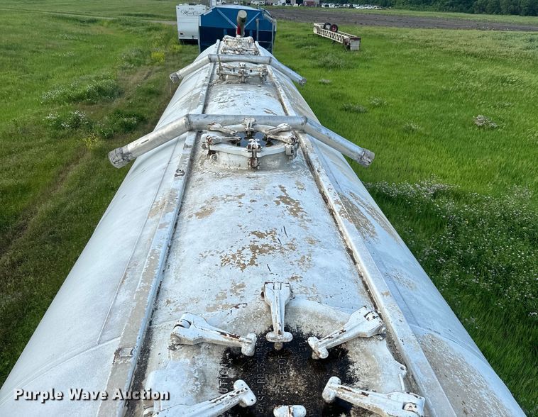 image for item EK1351 1978 Fruehauf pneumatic dry bulk trailer