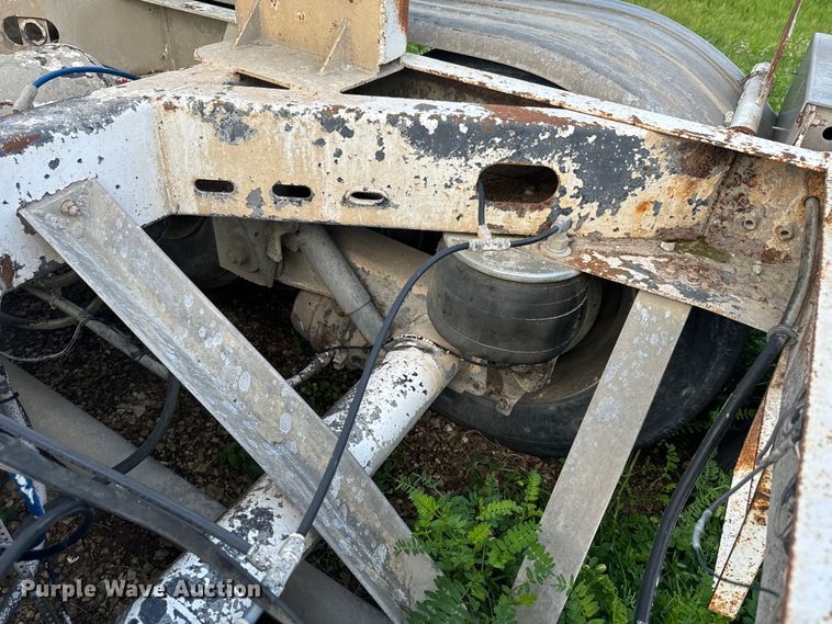 image for item EK1351 1978 Fruehauf pneumatic dry bulk trailer