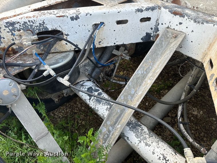 image for item EK1351 1978 Fruehauf pneumatic dry bulk trailer