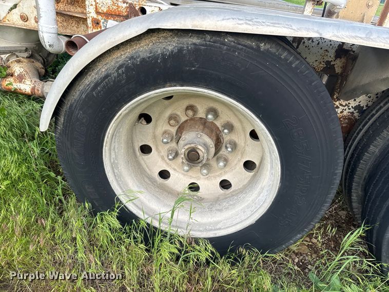 image for item EK1351 1978 Fruehauf pneumatic dry bulk trailer