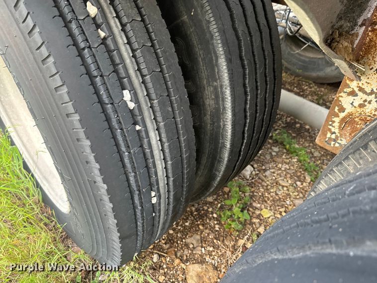 image for item EK1351 1978 Fruehauf pneumatic dry bulk trailer