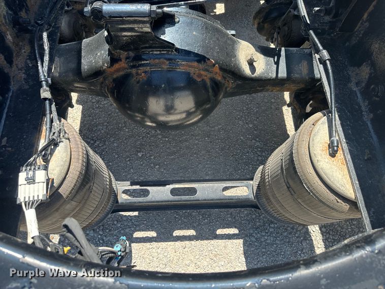 image for item EK1353 2006 Volvo VNL semi truck