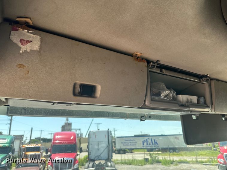 image for item EK1353 2006 Volvo VNL semi truck