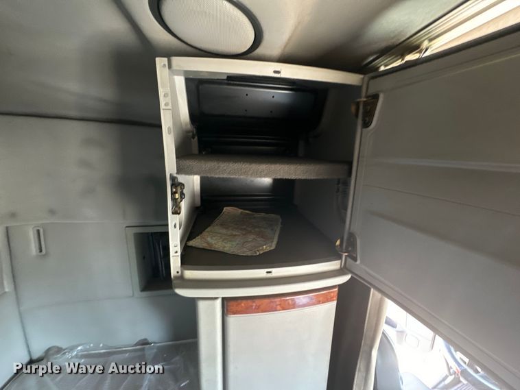 image for item EK1353 2006 Volvo VNL semi truck