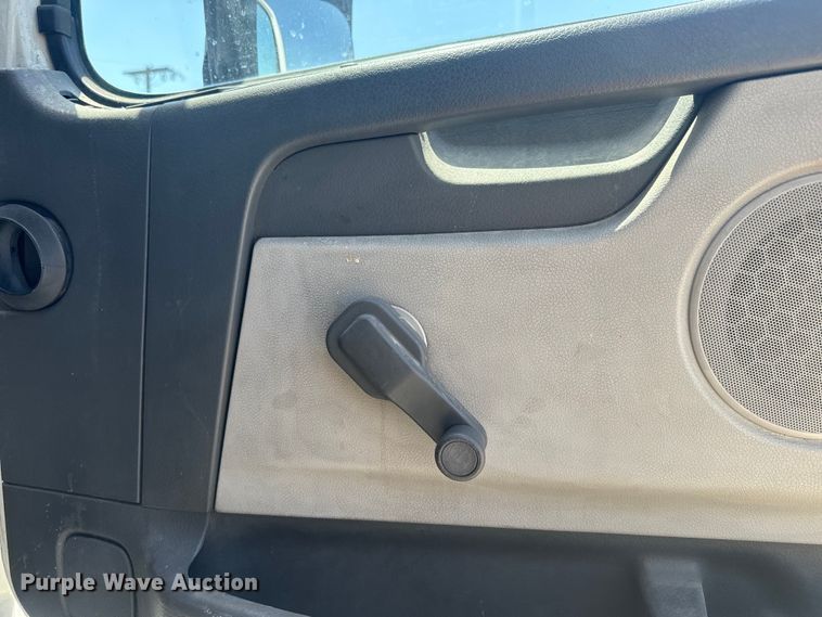 image for item EK1353 2006 Volvo VNL semi truck