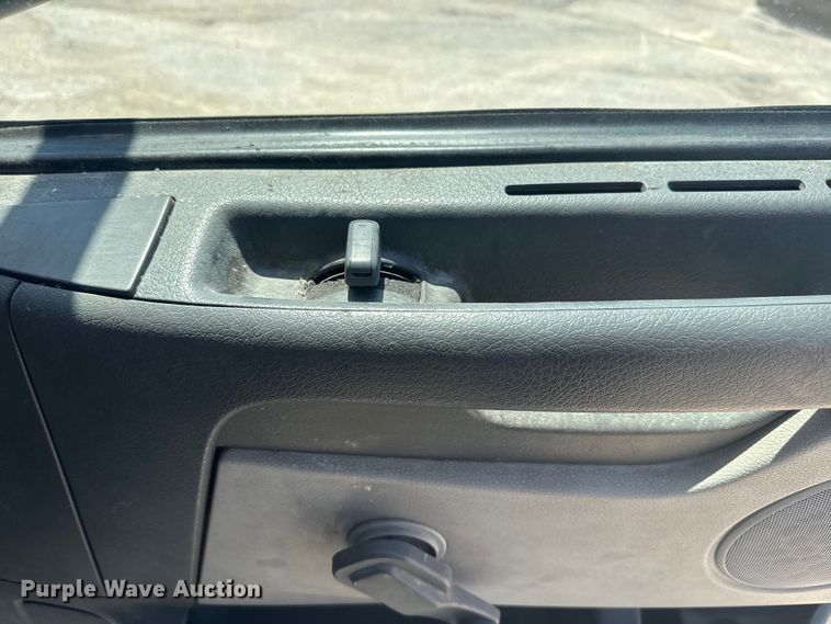 image for item EK1353 2006 Volvo VNL semi truck