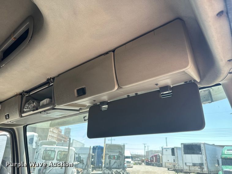 image for item EK1353 2006 Volvo VNL semi truck