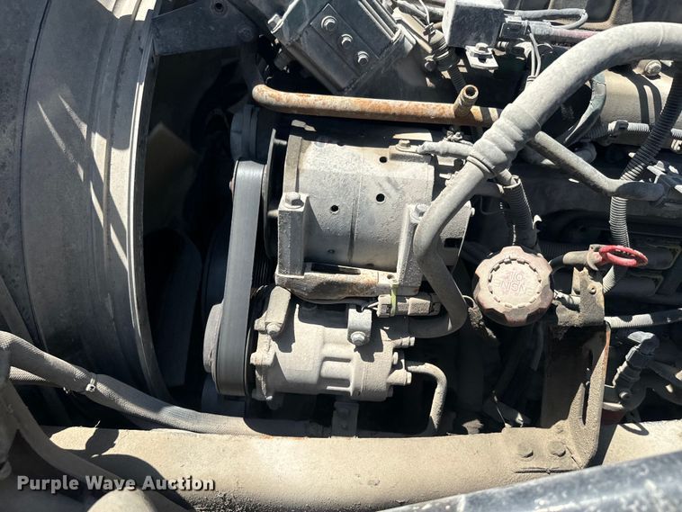 image for item EK1353 2006 Volvo VNL semi truck