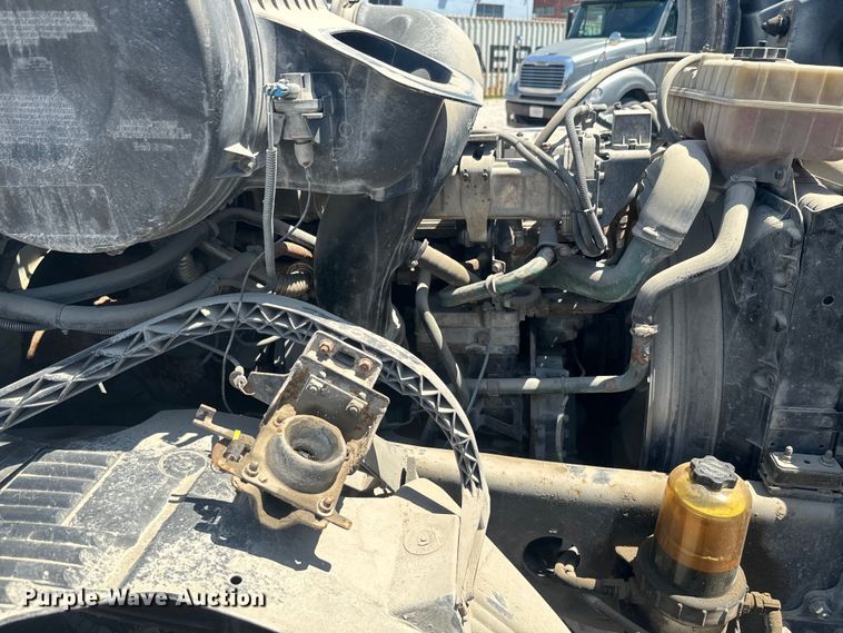 image for item EK1353 2006 Volvo VNL semi truck