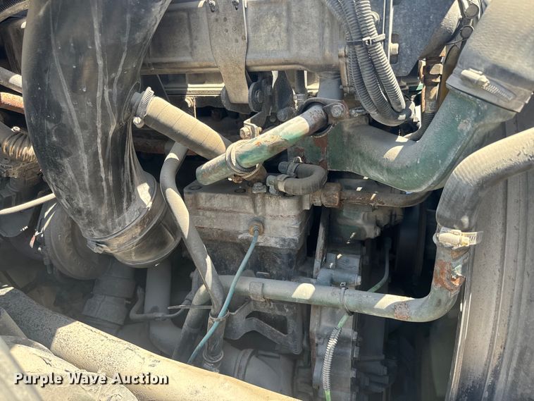 image for item EK1353 2006 Volvo VNL semi truck