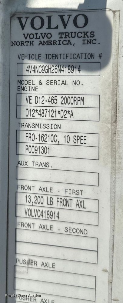 image for item EK1353 2006 Volvo VNL semi truck