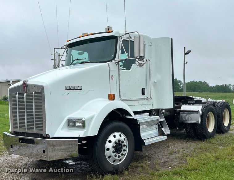 image for item EK4597 2007 Kenworth  T800  semi truck