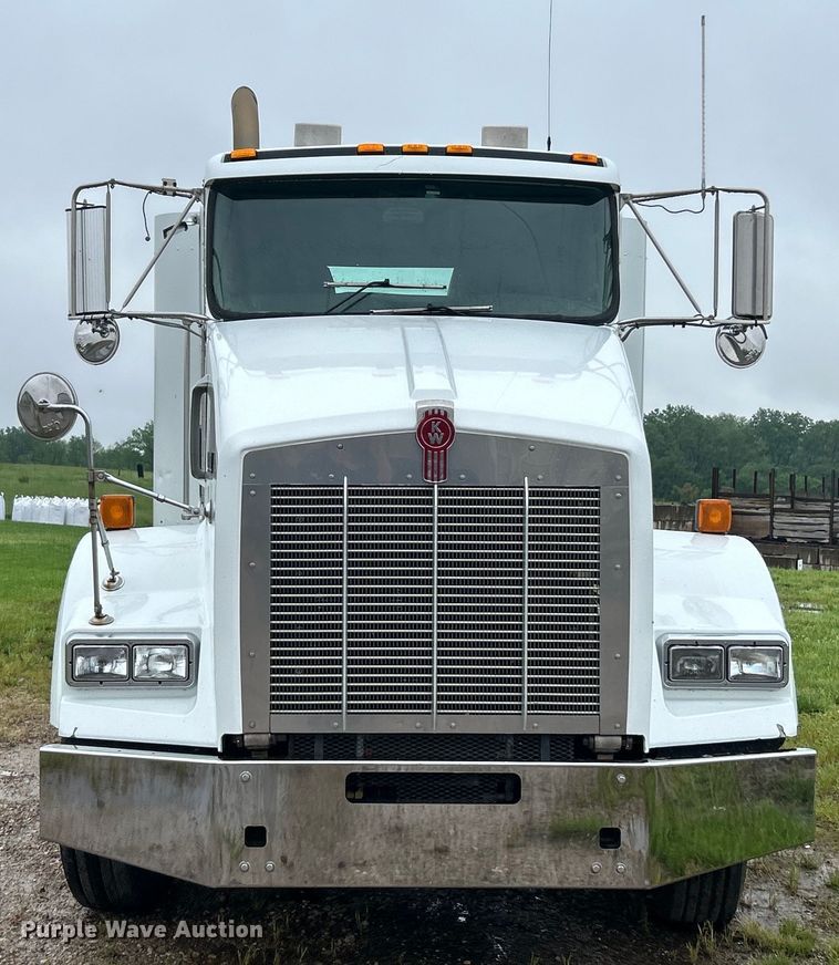 image for item EK4597 2007 Kenworth  T800  semi truck