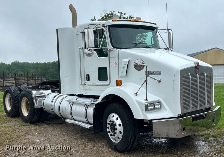 image for item EK4597 2007 Kenworth  T800  semi truck