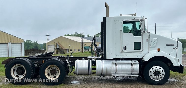 image for item EK4597 2007 Kenworth  T800  semi truck
