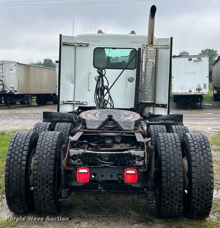 image for item EK4597 2007 Kenworth  T800  semi truck