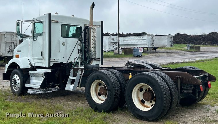 image for item EK4597 2007 Kenworth  T800  semi truck